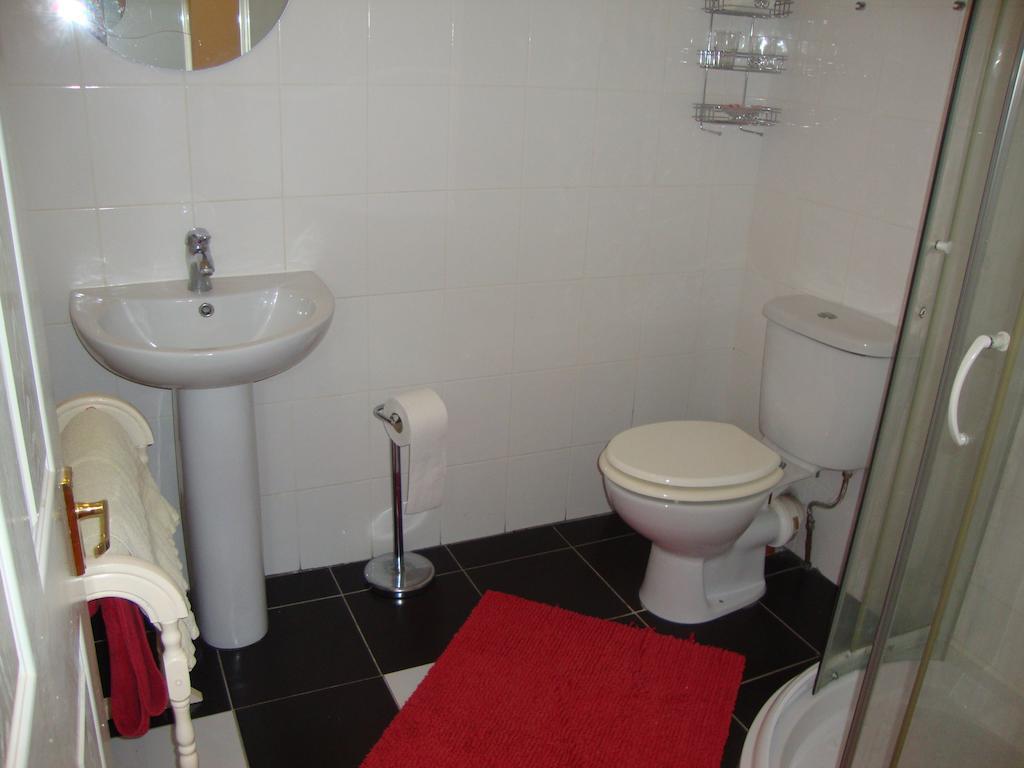 Lakeland Guest House Pembroke Dock Habitación foto