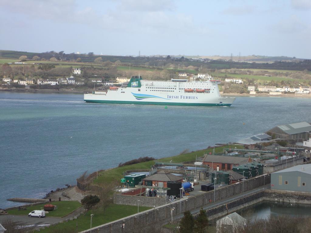 Lakeland Guest House Pembroke Dock Exterior foto
